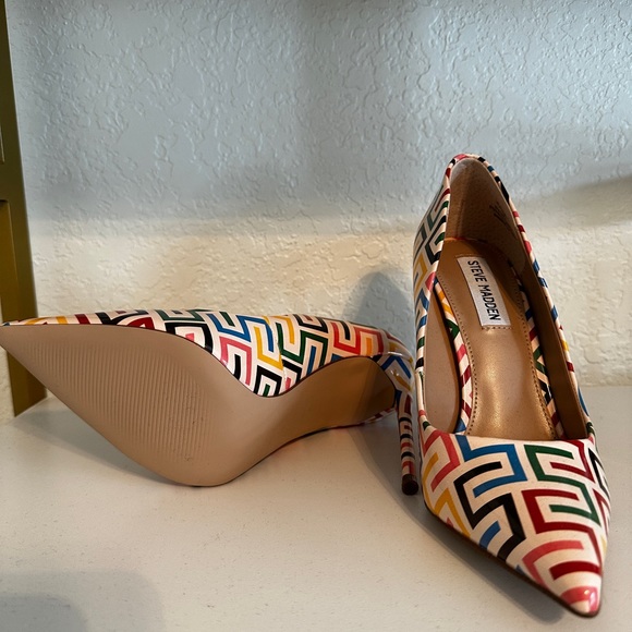 Steven madden heels, never worn - Picture 2 of 3